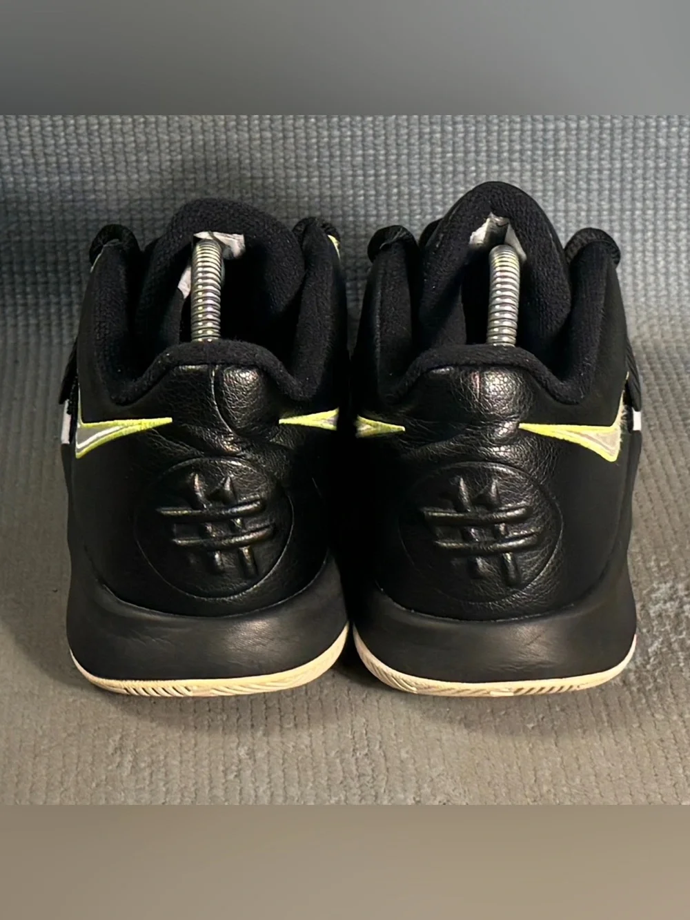 Nike Boy’s Kyrie Flytrap III Black/White-Volt (GS)  Shoes BQ5620-001 Size 7Y
